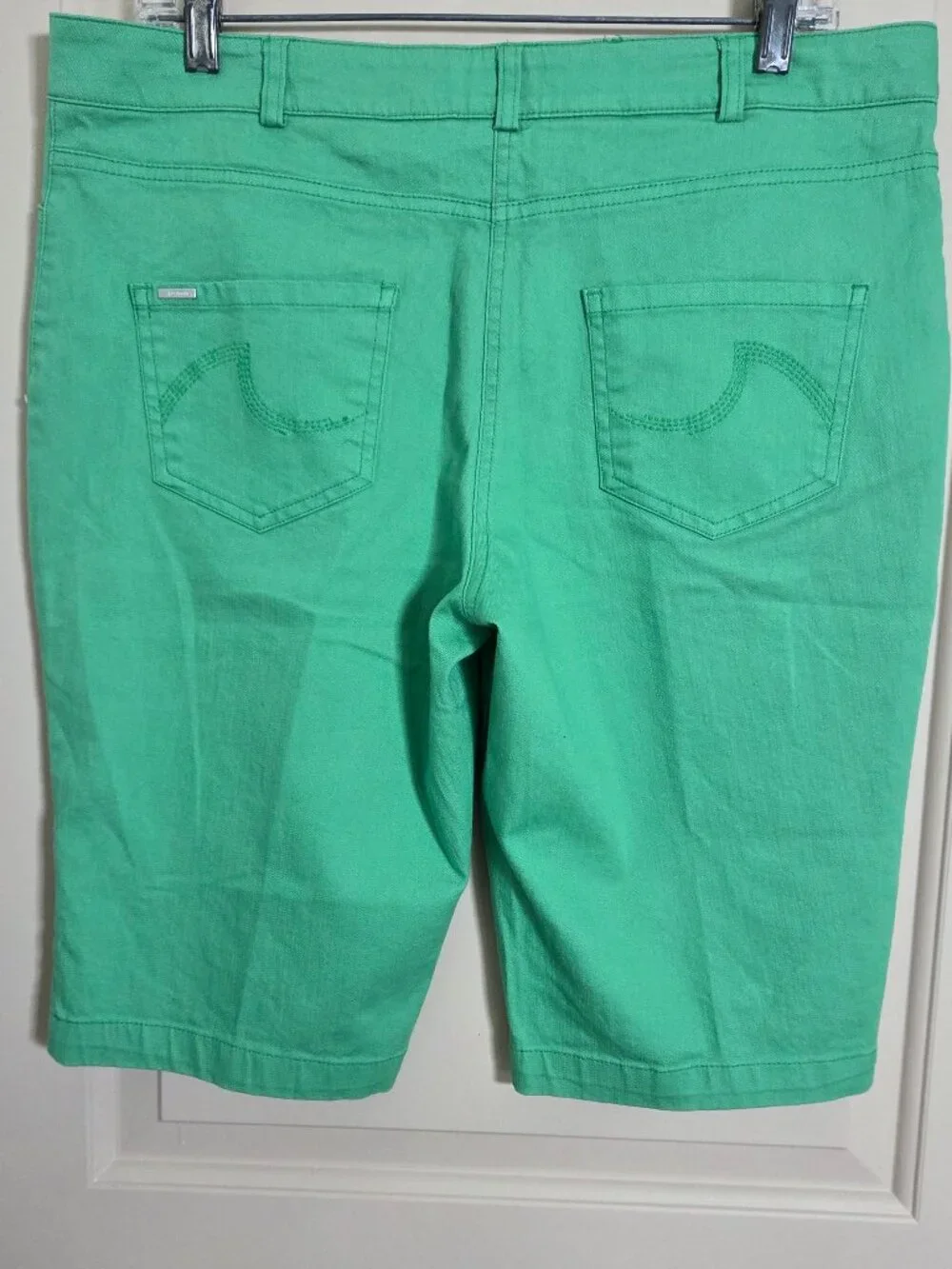 In Moda Bermuda Shorts Sz 9-10 Vibrant Green Denim Style Mid Rise